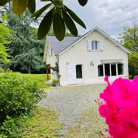 L'Oree Des Roses, Hebergement De Vacances Avec Jardin Et Piscine Gan Exteriör bild