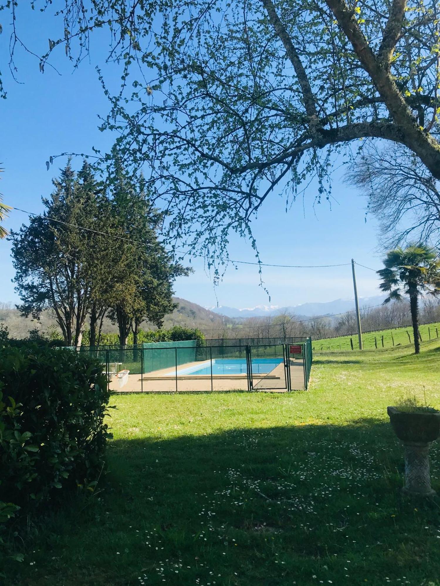 L'Oree Des Roses, Hebergement De Vacances Avec Jardin Et Piscine Gan Exteriör bild