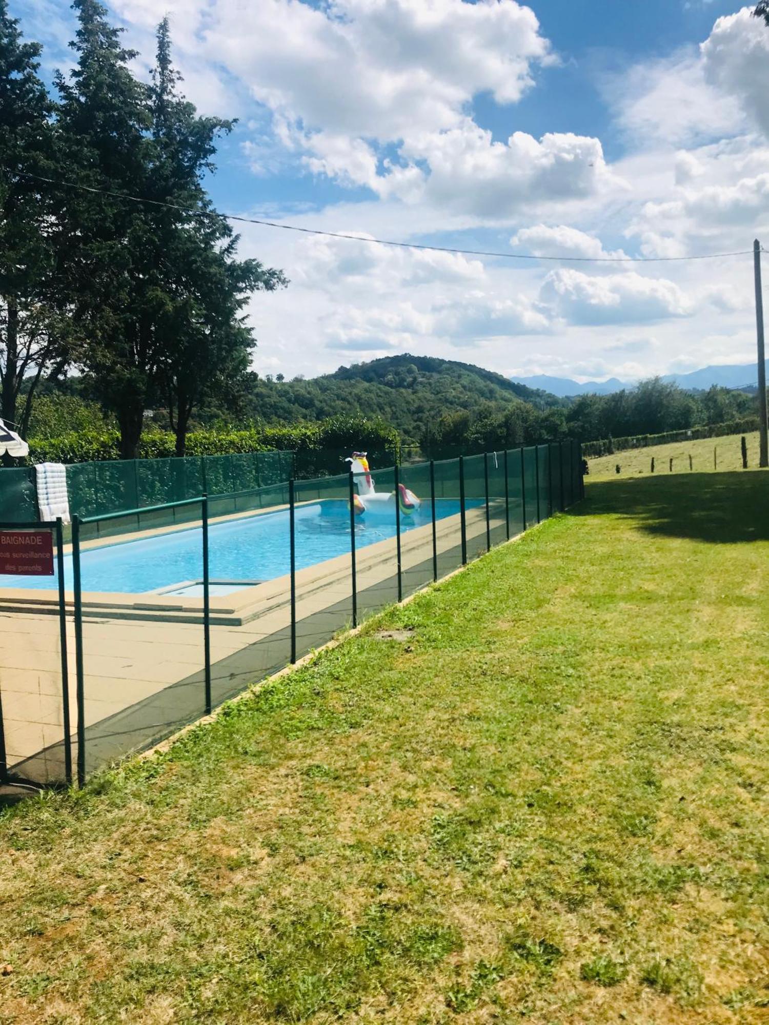 L'Oree Des Roses, Hebergement De Vacances Avec Jardin Et Piscine Gan Exteriör bild